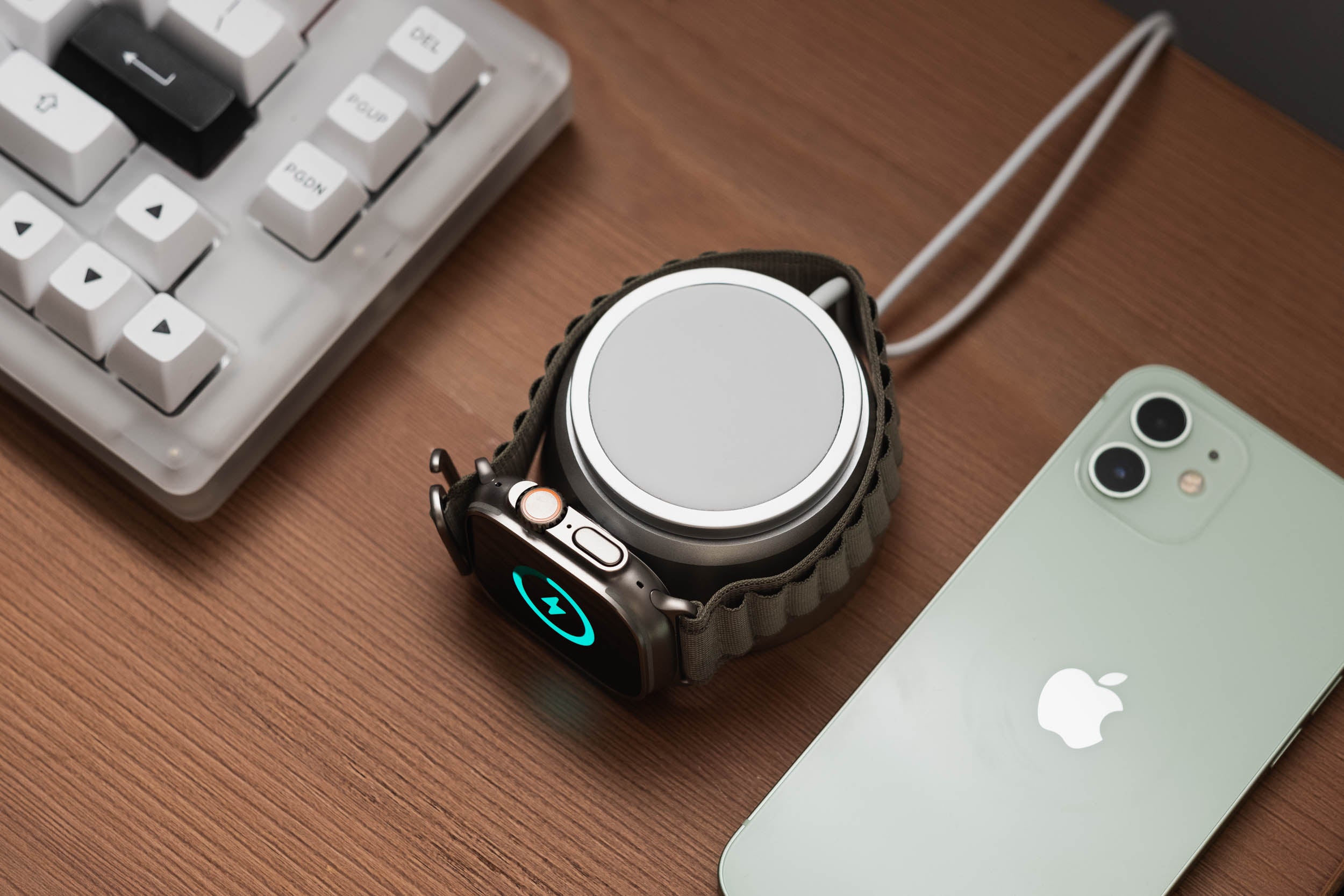 Iconicle compact 2 in 1 aluminium charging stand magsafe apple watch