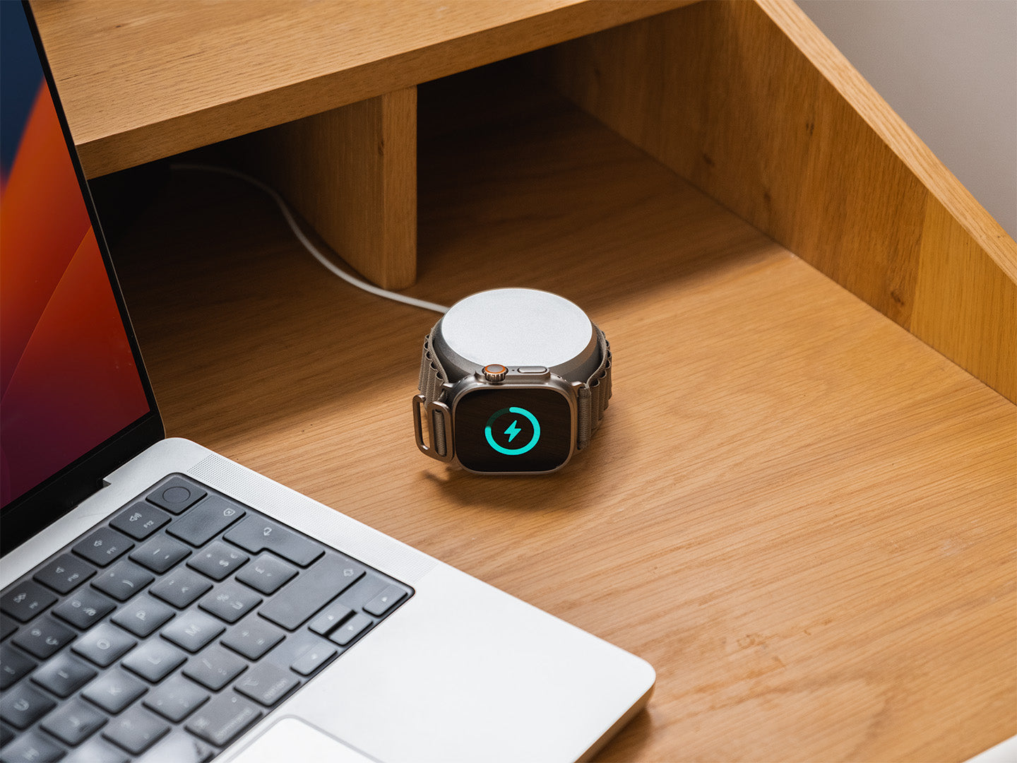 Iconicle compact 2 in 1 aluminium charging stand magsafe apple watch